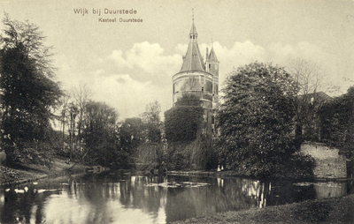 9792 Gezicht in het park van het kasteel Duurstede te Wijk bij Duurstede uit het zuidwesten, met op de achtergrond de ...